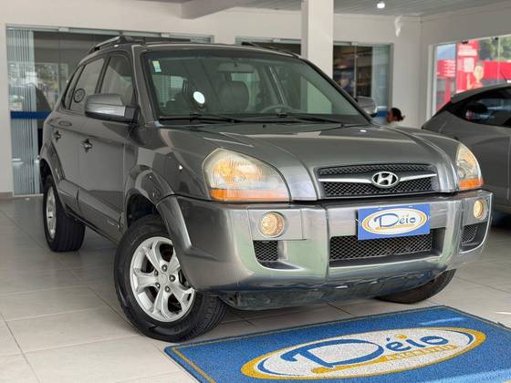 HYUNDAI TUCSON 2.0 MPFI GLS 16V 143CV 2WD FLEX 4P AUTOMÁTICO HYUNDAI TUCSON 2.0 MPFI GLS 16V 143CV 2WD FLEX 4P AUTOMÁTICO